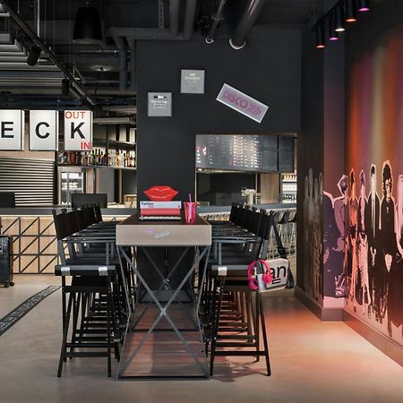 Moxy Duesseldorf City Екстер'єр фото