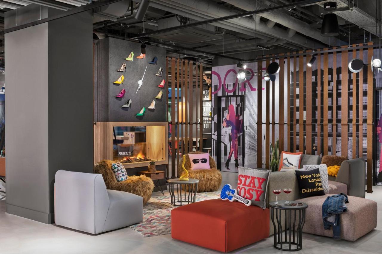 Moxy Duesseldorf City Екстер'єр фото