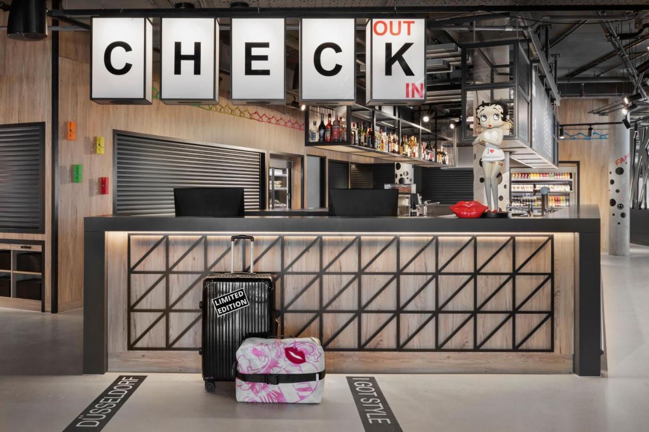 Moxy Duesseldorf City Екстер'єр фото