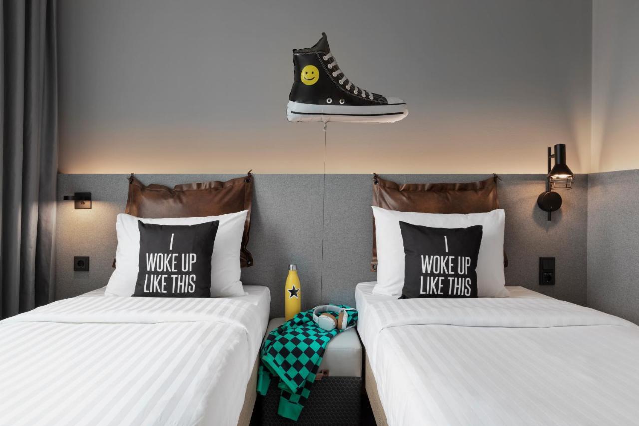 Moxy Duesseldorf City Екстер'єр фото