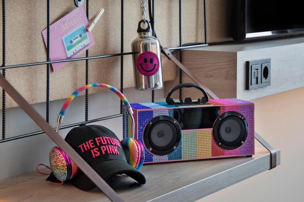 Moxy Duesseldorf City Екстер'єр фото