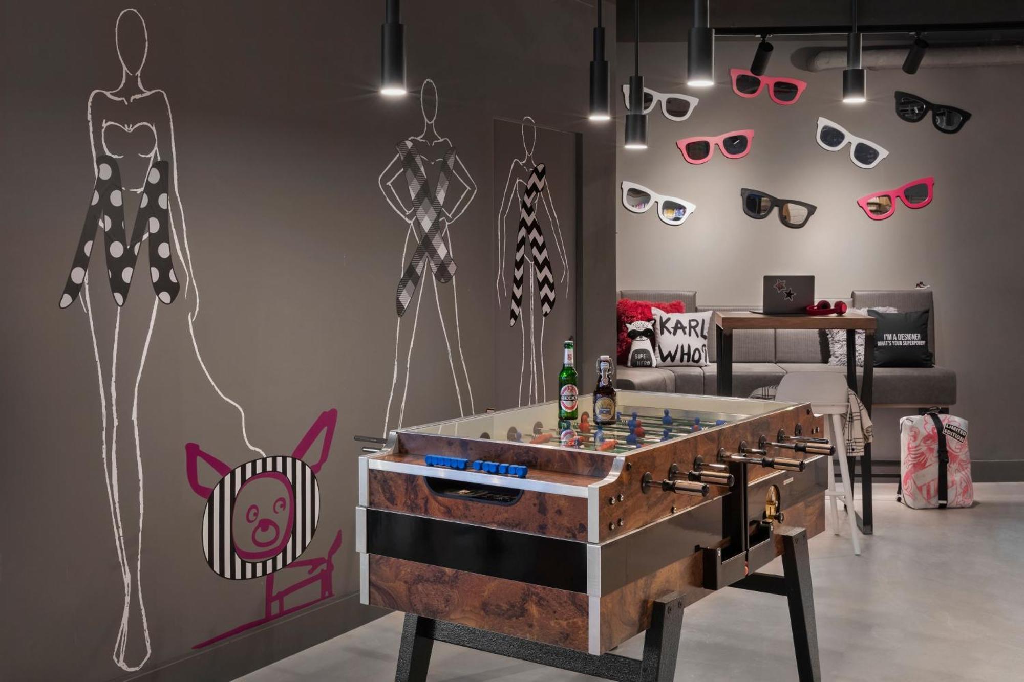 Moxy Duesseldorf City Екстер'єр фото