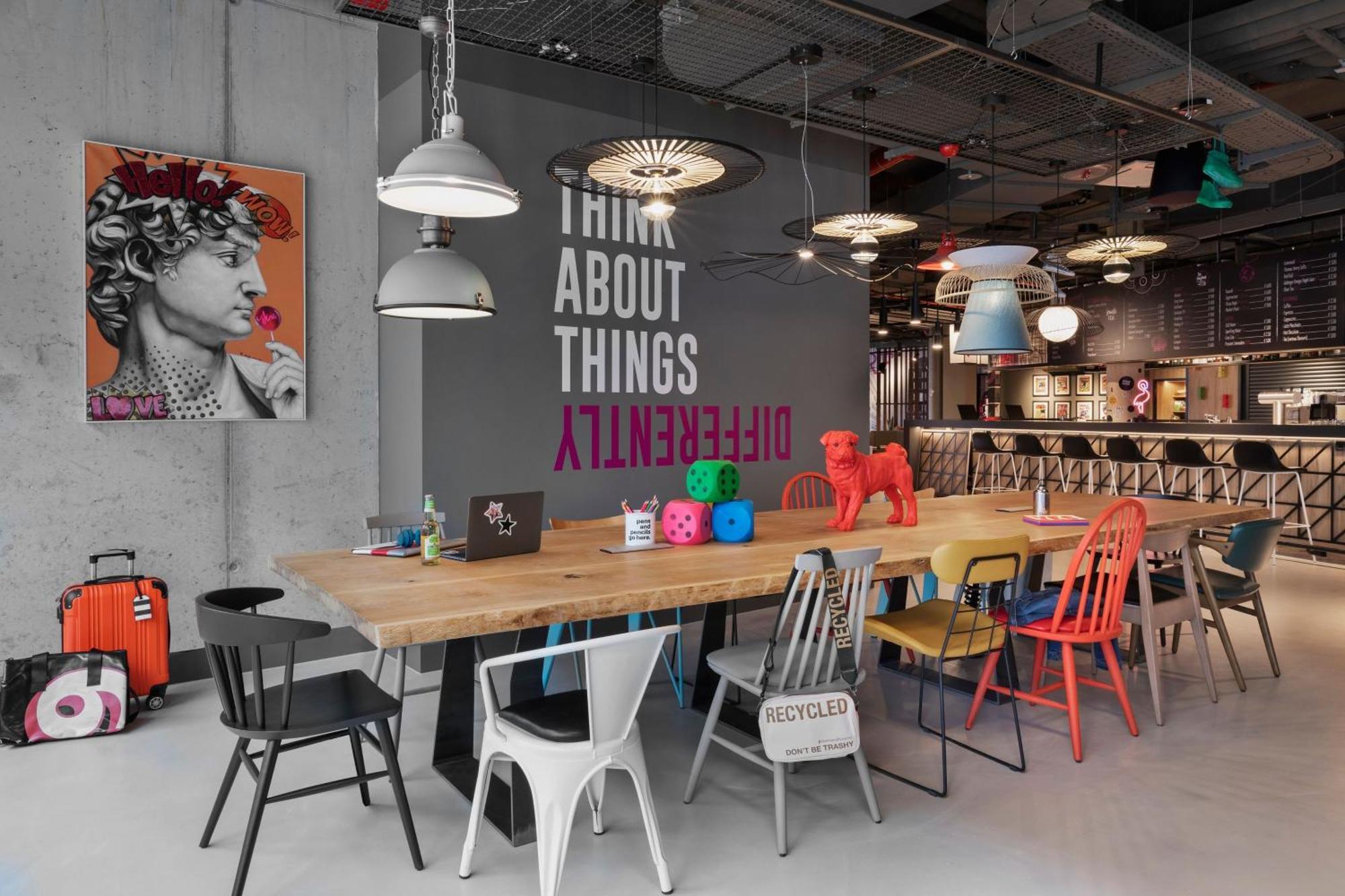 Moxy Duesseldorf City Екстер'єр фото
