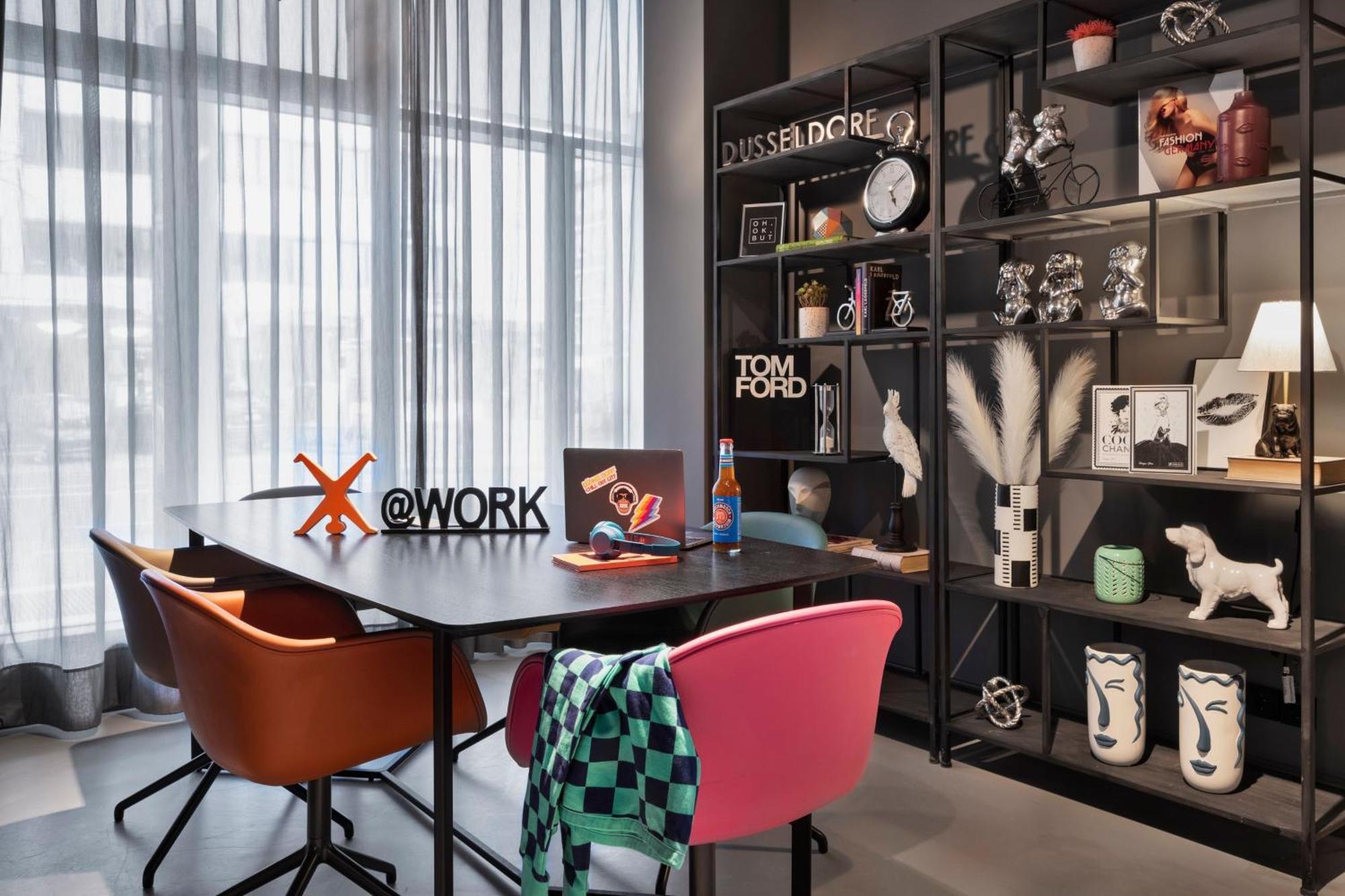 Moxy Duesseldorf City Екстер'єр фото