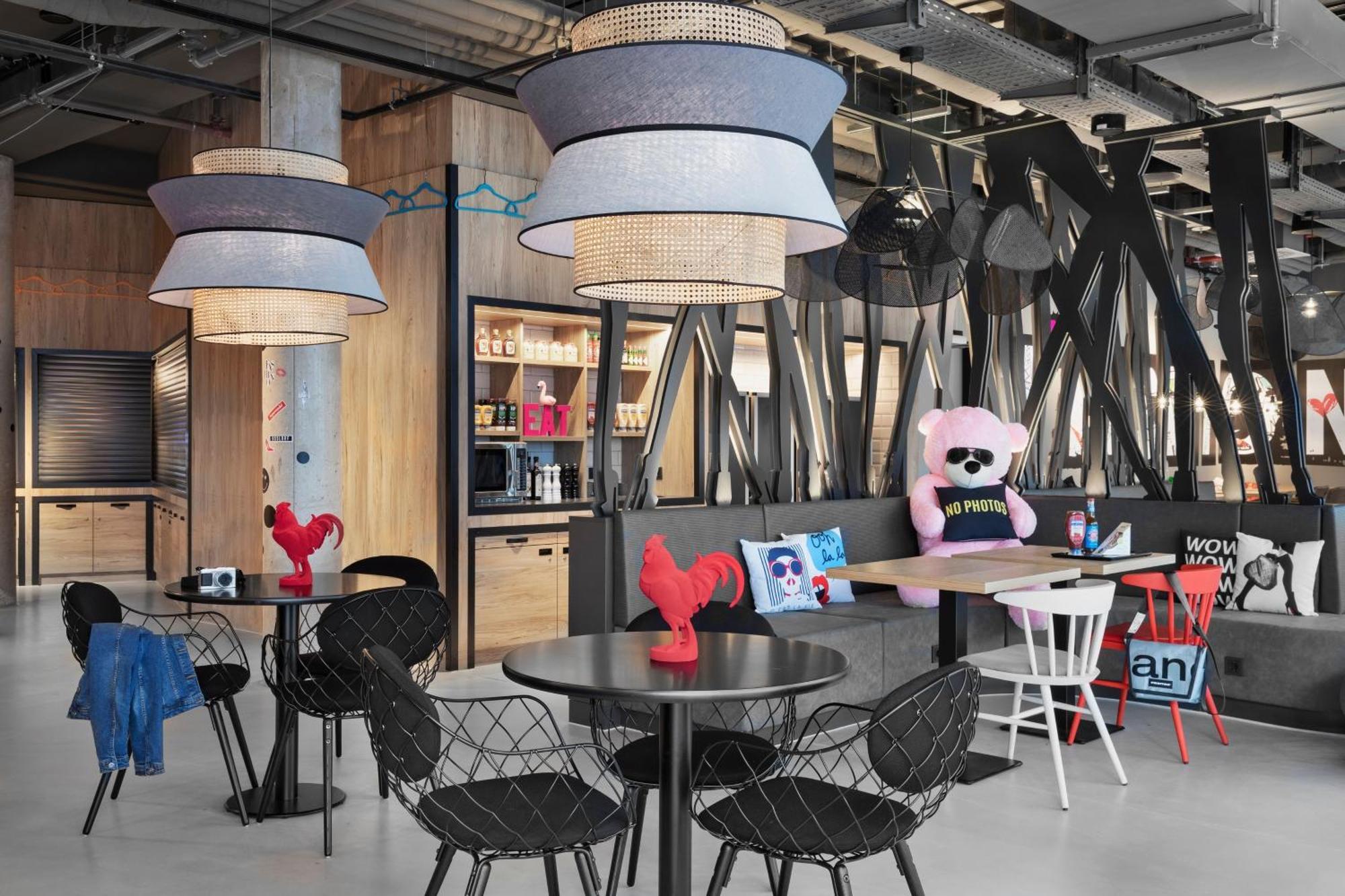 Moxy Duesseldorf City Екстер'єр фото
