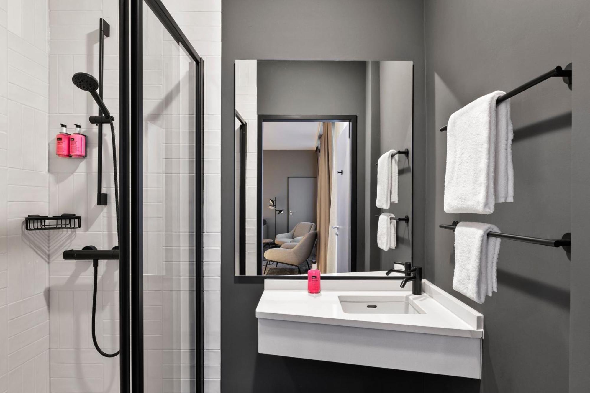 Moxy Duesseldorf City Екстер'єр фото