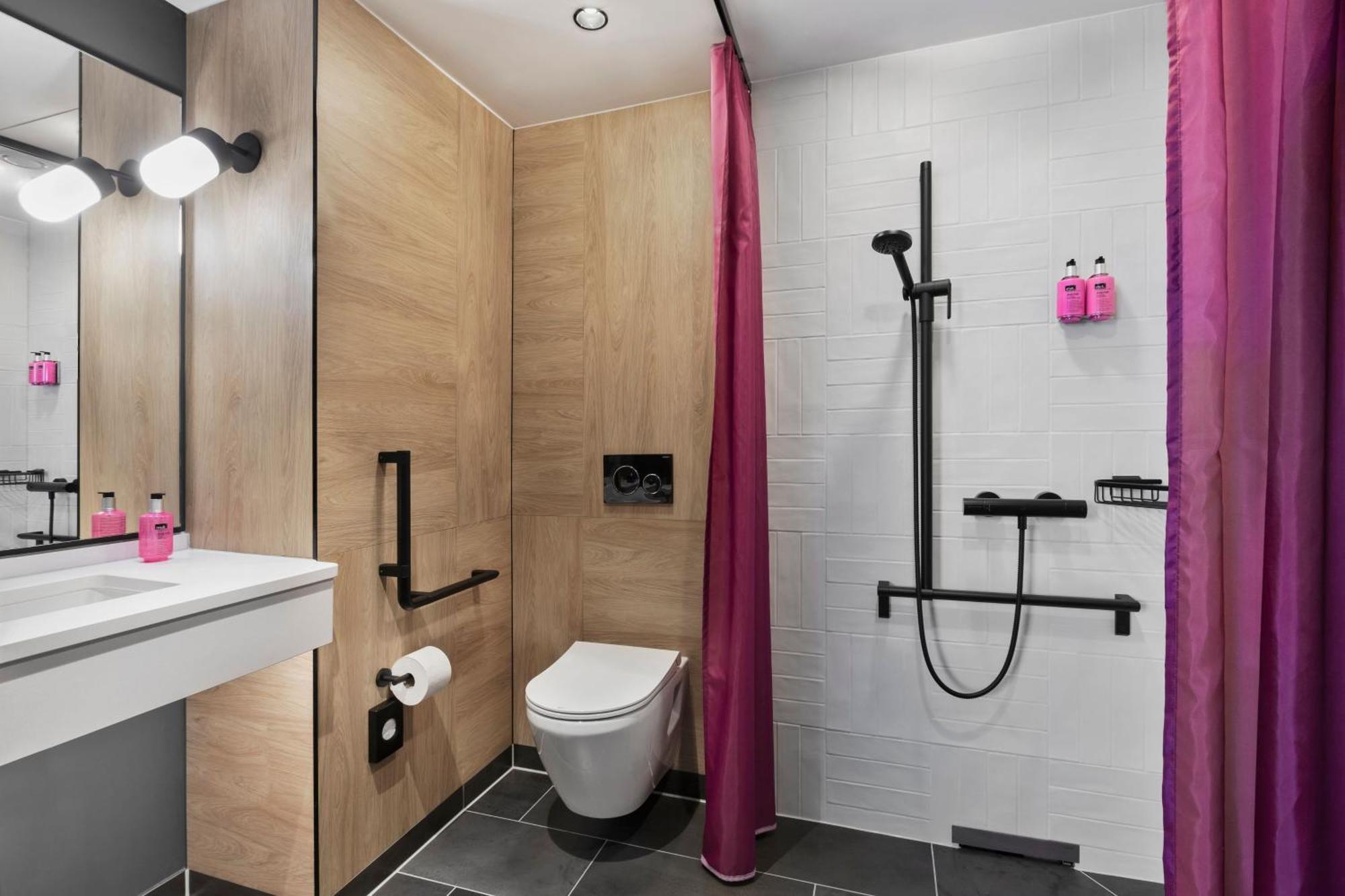 Moxy Duesseldorf City Екстер'єр фото