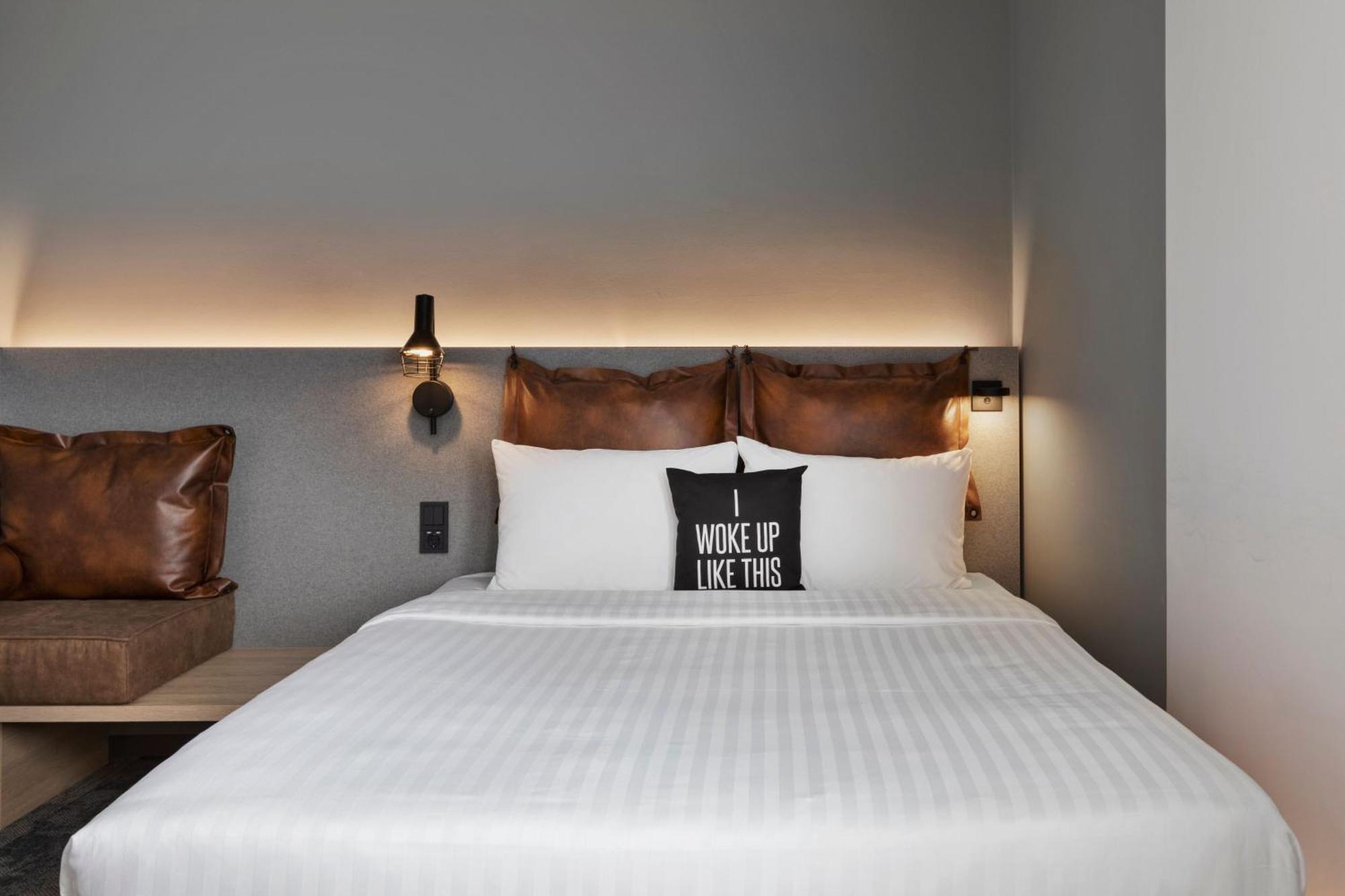 Moxy Duesseldorf City Екстер'єр фото