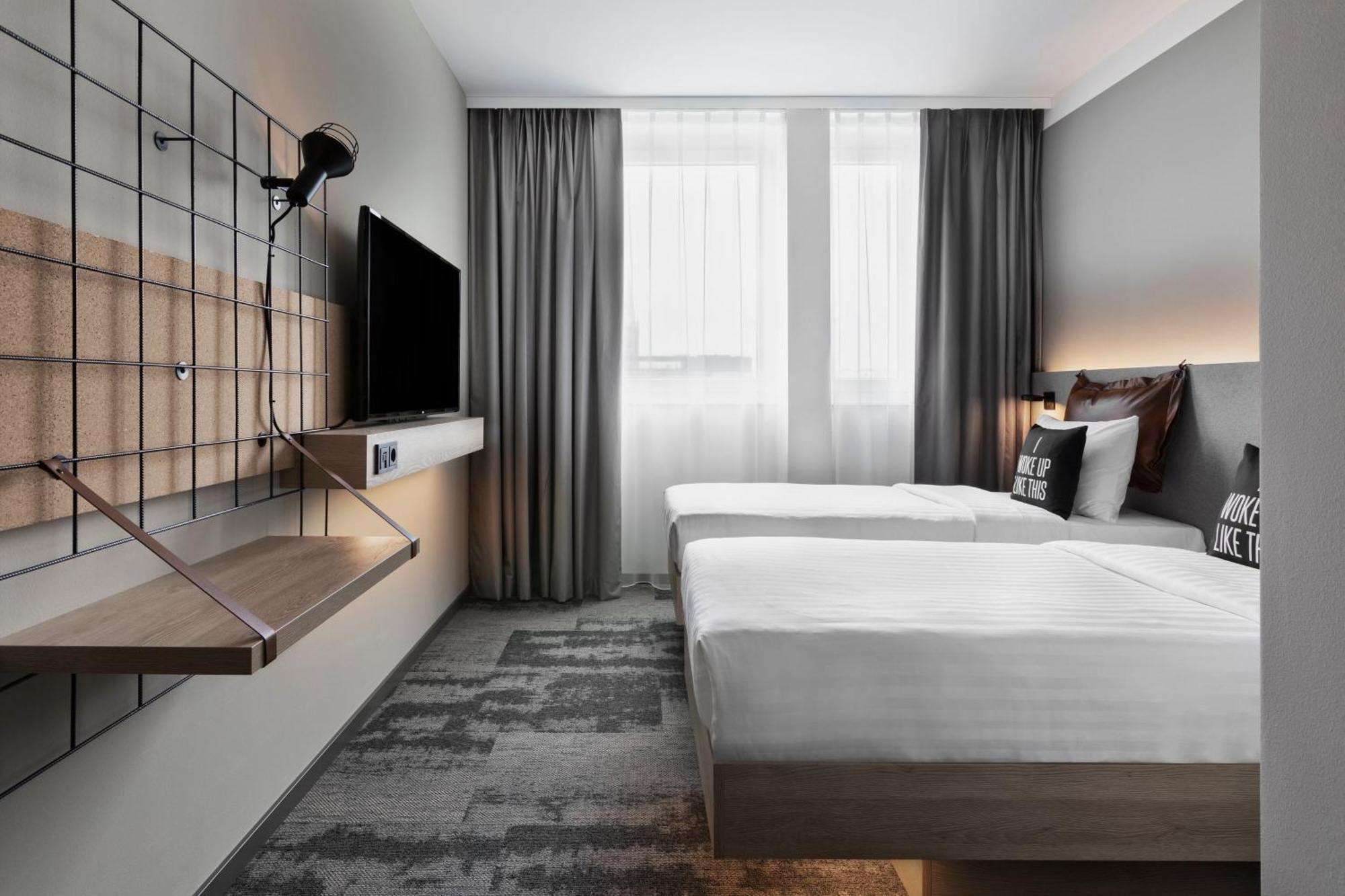 Moxy Duesseldorf City Екстер'єр фото
