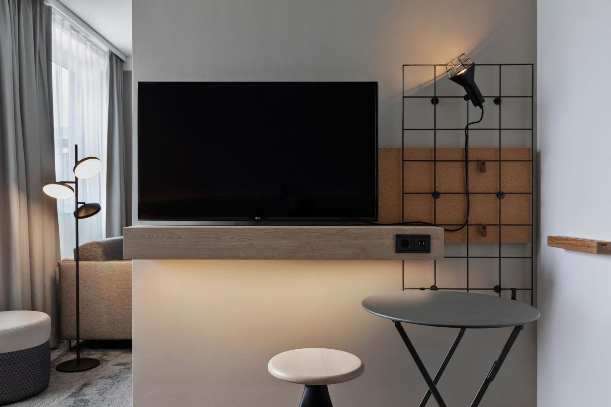 Moxy Duesseldorf City Екстер'єр фото