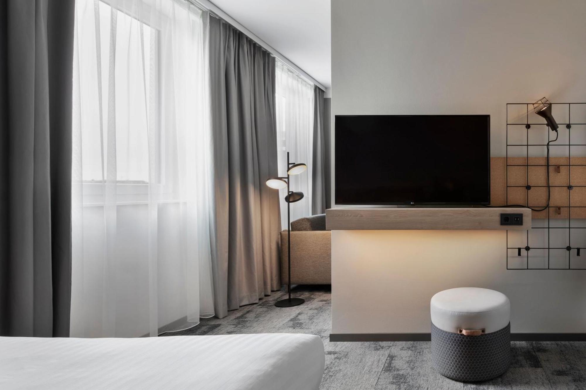Moxy Duesseldorf City Екстер'єр фото