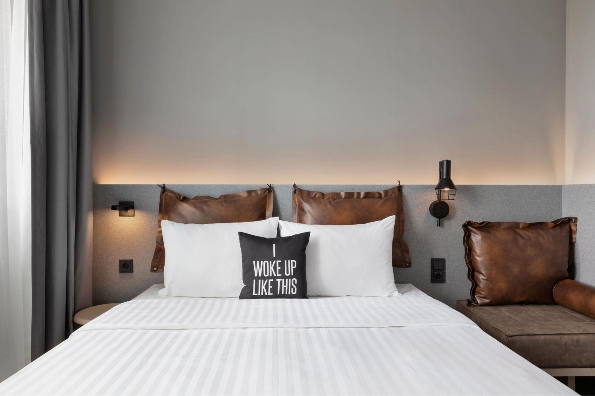 Moxy Duesseldorf City Екстер'єр фото