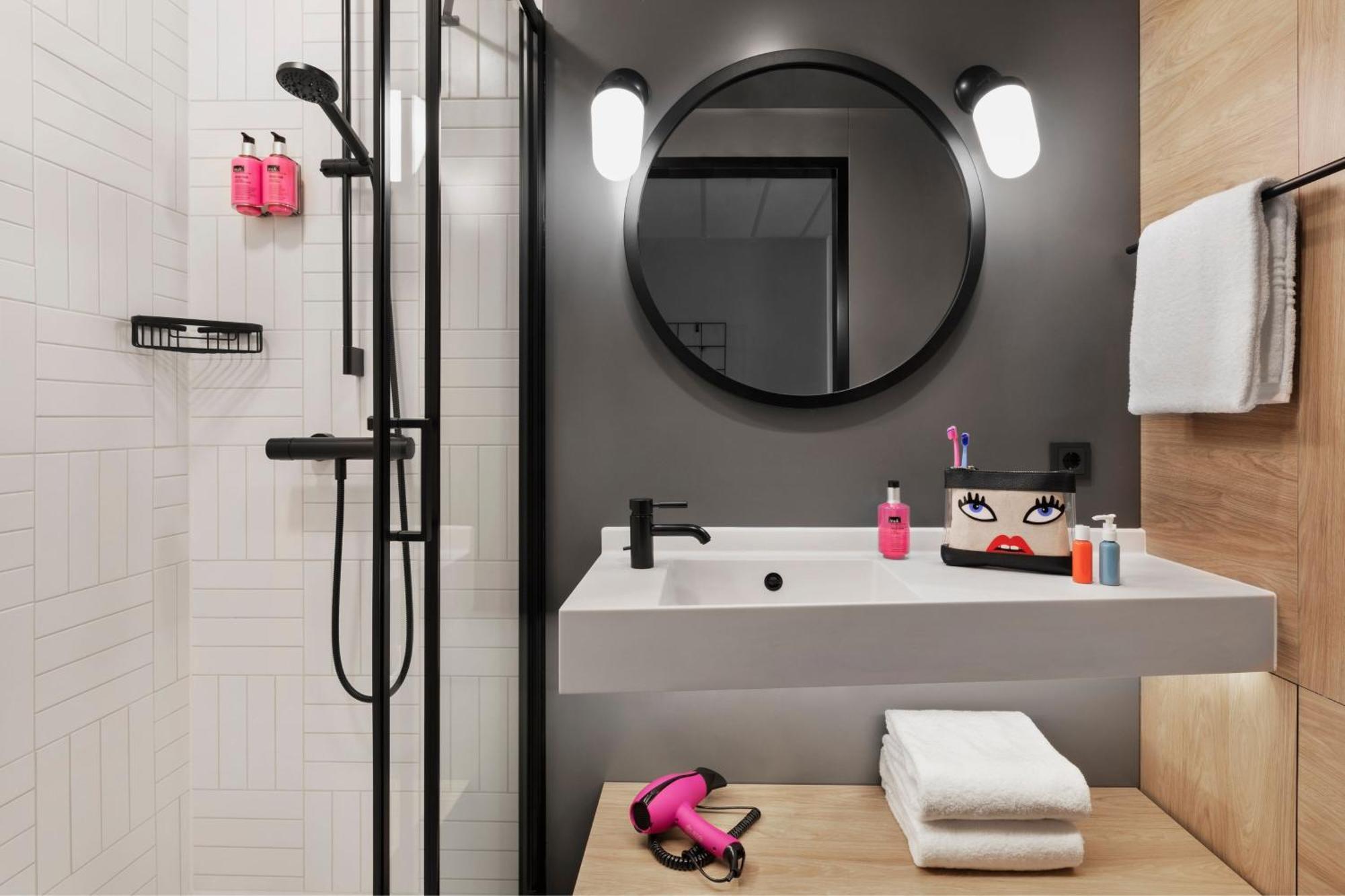 Moxy Duesseldorf City Екстер'єр фото