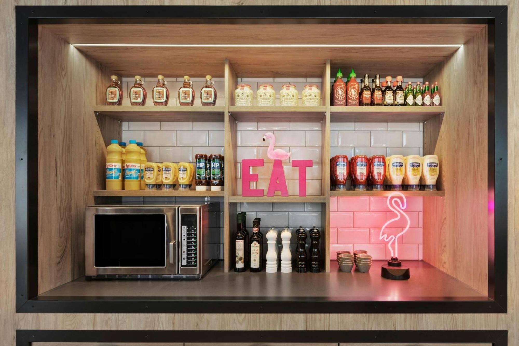 Moxy Duesseldorf City Екстер'єр фото
